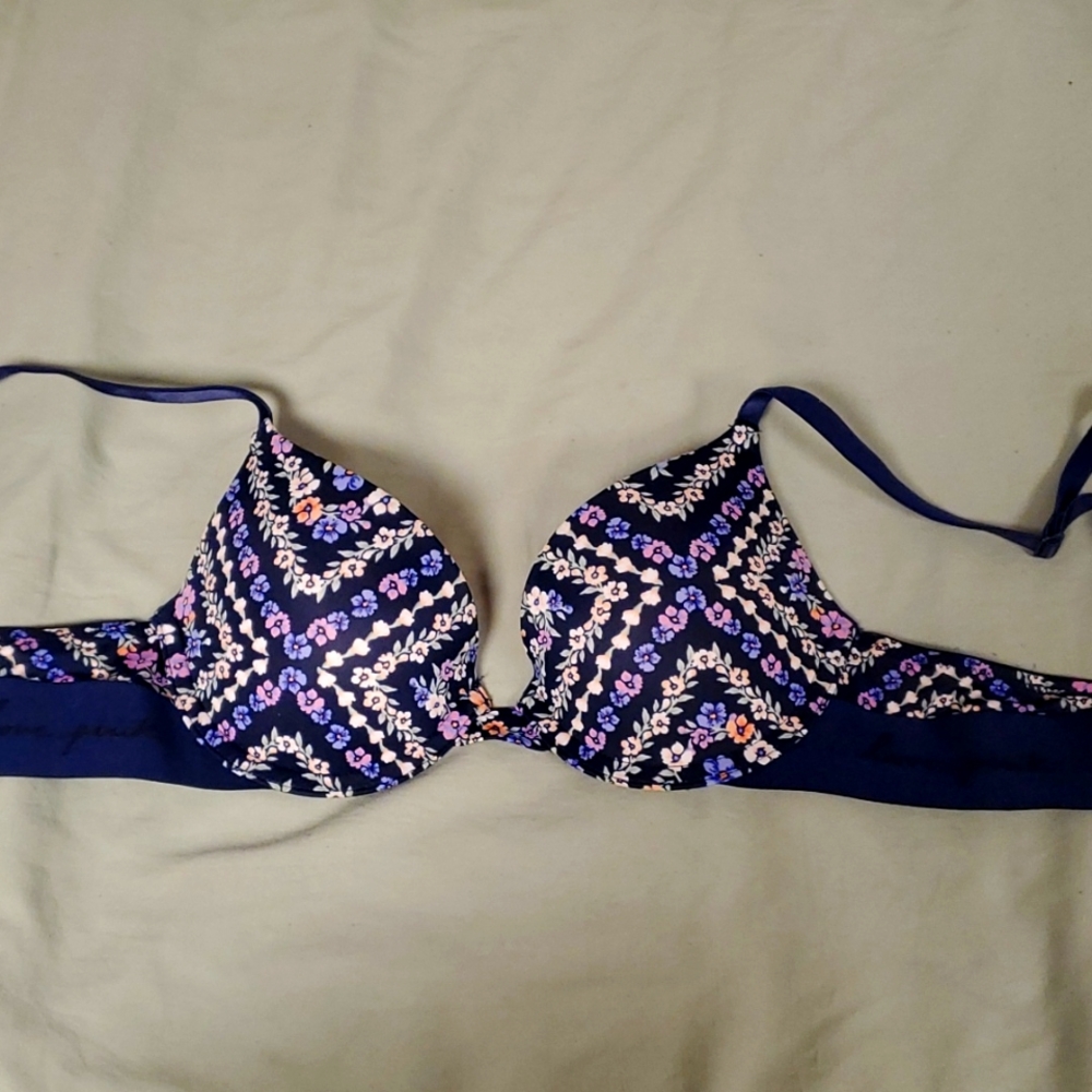 VS PINK Wear Everywhere Push-up bra 32A floral